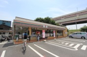 セブンイレブン 足立本木西町