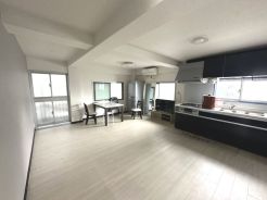 【４階部分】
一日の中で最も長い時間を過ごすＬＤＫは１６帖と広々、レイアウトもしやすく、広々とした空間には自然と家族の笑顔が集います。
