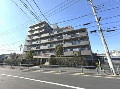 大師前駅徒歩１０分。周辺には商業施設も多く生活便利な立地