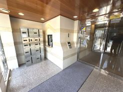 明るく開放的なエントランス、管理体制も良好です。
