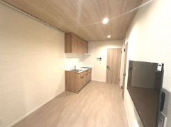 新規内装リフォーム実施、新築のように生まれ変わったお部屋で新生活が始められます。充実の設備と室内をぜひ現地をご確認ください！
