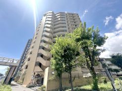 ２００６年築、鉄筋コンクリート造１３階建。総戸数５０戸のコミュニティ
