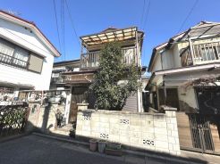 閑静な住宅街、前面道路は交通量も少なく小さなお子様がいるご家庭も安心。
