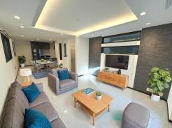 【アーバンポート施工例】「どんな設備が付くの？」「建具はどんな色？」、そんな疑問は、建物プレゼンテーションやモデルハウスで確認してみませんか？事前にご予約いただきますと、スムーズにご案内ができます。
