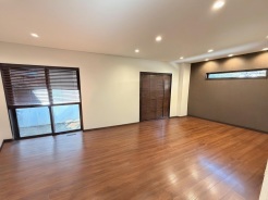 リビングを中心とした設計が明るいファミリー空間を実現。家族団らんの時間も増えそうです。
