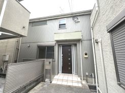 ２００７年(平成１９年)築、木造２階建ての４部屋＋ＬＤＫ