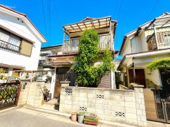 閑静な住宅街、前面道路は交通量も少なく小さなお子様がいるご家庭も安心。
