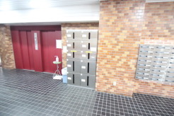 ２４時間宅配ボックス完備。不在時でも荷物が受け取れ大変便利です。
