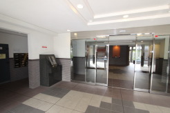 明るく開放的なエントランス、管理体制も良好です。