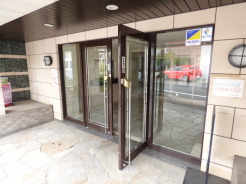 明るく開放的なエントランス、管理体制も良好です。
