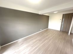 リビングを中心とした設計が明るいファミリー空間を実現。家族団らんの時間も増えそうです。
