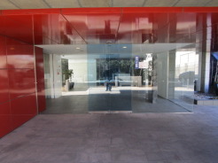 重厚な雰囲気を醸し出す、高級感のあるエントランス
