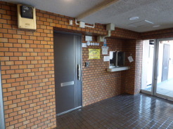 明るく開放的なエントランス、管理体制も良好です。
