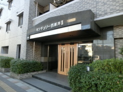 重厚な雰囲気を醸し出す、高級感のあるエントランス
