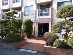 明るく開放的なエントランス、管理体制も良好です。
