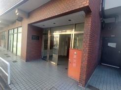 明るく開放的なエントランス、管理体制も良好です。
