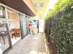 南向きの明るいテラスには明るい陽光が降り注ぎます。お洗濯物もすぐに乾きそうですね。
