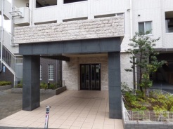 重厚な雰囲気を醸し出す、高級感のあるエントランス