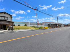 前面道路も１１ｍ公道と広々。１７．４ｍ接道