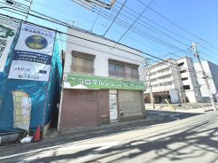 １階部分は店舗になっています