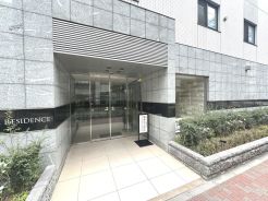 重厚な雰囲気を醸し出す、高級感のあるエントランス
