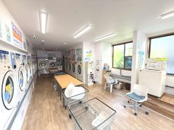 現況コインランドリー営業中