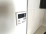 ワンタッチで操作できる給湯器パネル。スグに温かいお湯が出てきます。省エネ設計でランニングコストも経済的。
