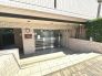 重厚な雰囲気を醸し出す、高級感のあるエントランス
