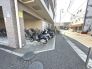 敷地内にバイク置場あります。(空・料金要確認)
