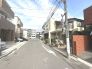 前面道路は６ｍと広々。車庫入れの苦手な方でもラクラク駐車が可能です。
