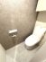 節水はもちろんお手入れのしやすさが特徴の温水シャワー機能付きトイレに新規交換。いつでも清潔なトイレを保てます。
