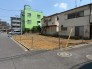 閑静な住宅街、前面道路は交通量も少なく小さなお子様がいるご家庭も安心。
