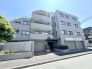 総タイル張り、アーバンライフに調和するシャープなデザインが印象的な洗練の住まい。
