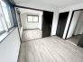 飽きの来ないシンプルモダンなデザイン。木目を活かした建具が落ち着きのある室内を演出します。
