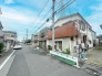 前面道路も広々。第一種低層住居専用地域の良好な住環境

