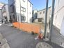 閑静な住宅街、前面道路は交通量も少なく小さなお子様がいるご家庭も安心。
