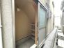 建物外に倉庫あり、キャディバッグやスーツケース、普段お使いにならない物が収納でき大変便利です。