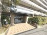 重厚な雰囲気を醸し出す、高級感のあるエントランス
