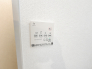 天気や時間に左右されずいつでもお洗濯物が乾かせる浴室換気乾燥機。暖房機能もありますので冬場などは、入浴前に暖めておくとヒートショック等の対策にも効果的です。【モデルハウス写真】
