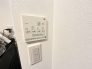 天気や時間に左右されずいつでもお洗濯物が乾かせる浴室換気乾燥機を１・２階ともに設置済み。暖房機能もありますので冬場などは、入浴前に暖めておくとヒートショック等の対策にも効果的です。

