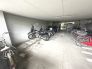 敷地内にバイク置場あります。(空・料金要確認)
