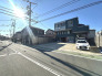 前面道路も９ｍ公道と広々。
