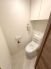 節水はもちろんお手入れのしやすさが特徴の温水シャワー機能付きトイレに新規交換。いつでも清潔なトイレを保てます。