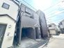 前面道路も広々。車庫入れの苦手な方でもラクラク駐車が可能です。