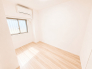 飽きの来ないシンプルモダンなデザイン。木目を活かした建具が落ち着きのある室内を演出します。

