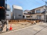 土地面積はゆとりの３２坪、整形地。カースペース並列２台駐車可能です！