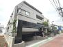 閑静な住宅街、前面道路は交通量も少なく小さなお子様がいるご家庭も安心。
