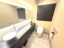 節水はもちろんお手入れのしやすさが特徴の温水シャワー機能付きトイレが２ヶ所。いつでも清潔なトイレを保てます。

