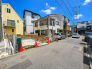 閑静な住宅街、前面道路は交通量も少なく小さなお子様がいるご家庭も安心。
