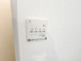 天気や時間に左右されずいつでもお洗濯物が乾かせる浴室換気乾燥機。暖房機能もありますので冬場などは、入浴前に暖めておくとヒートショック等の対策にも効果的です。【同仕様施工例】
